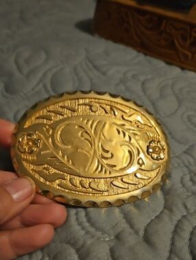 Ornate Gold Oval Belt Buckle - Decorative Western Style